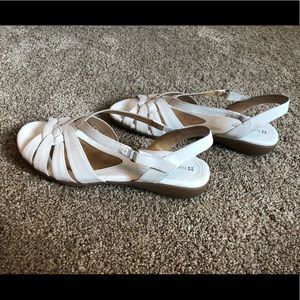Naturalizer white sandals 10 BNIB